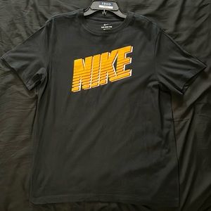 Nike Graphic Tee